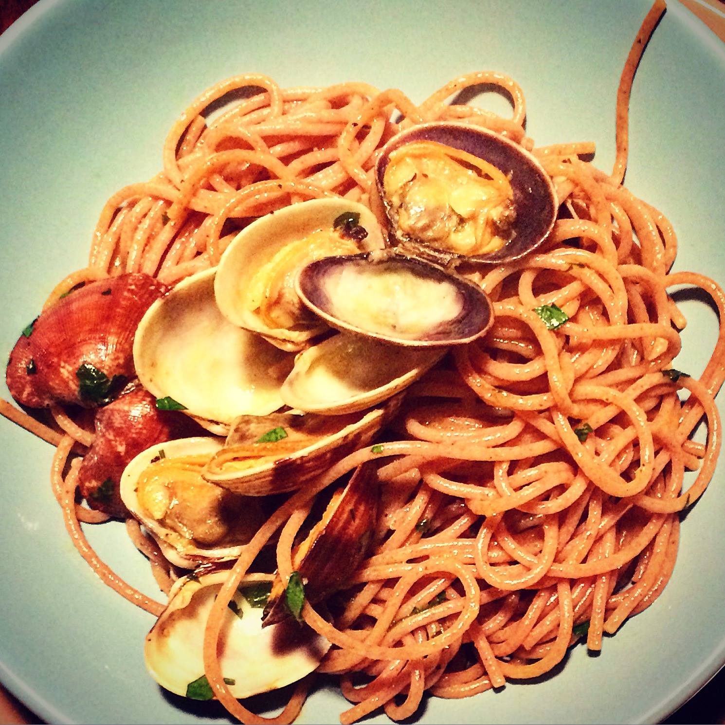 spaghetti con farro e vongole